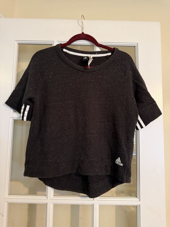 adidas Tops - Adidas Women’s Dark Gray Hi Low Short Sleeve Sweatshirt Size Medium Streetwear